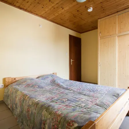 Vakantiehuis Comfortable Bungalow With A Terrace Located In The Ourthedal